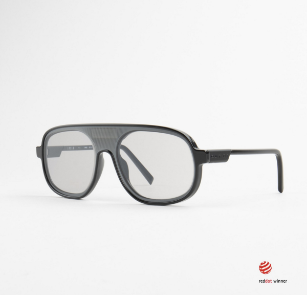 out of v-1  glossy black / black